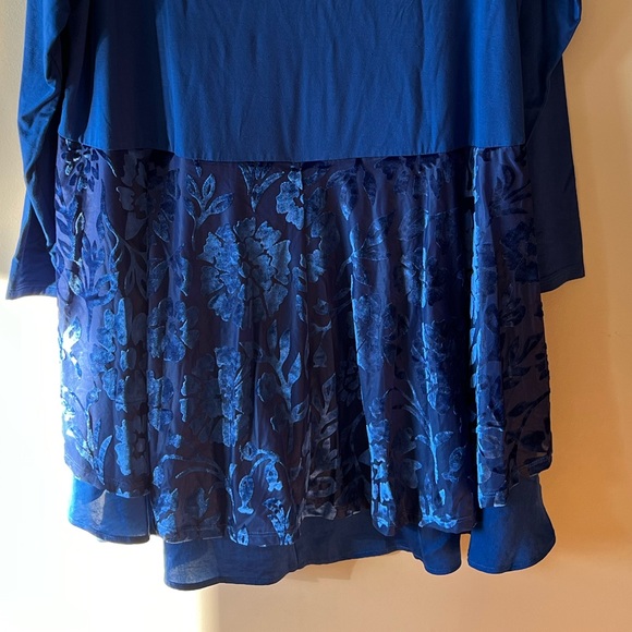 LOGO Lori Goldstein Royal Blue Top with Raised Velvety Floral Overlay at Back - Picture 11 of 15